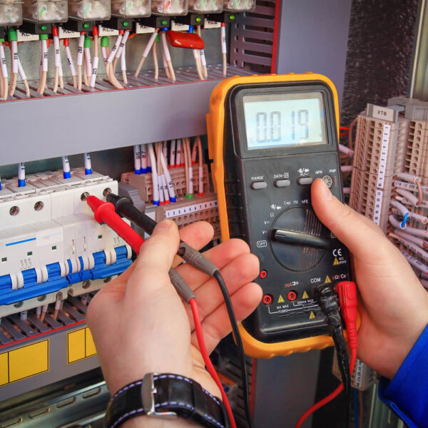 Prawo wykonywania prac pomiarowo-kontrolnych przy urządzeniach elektrycznych (upr. D1 E1)